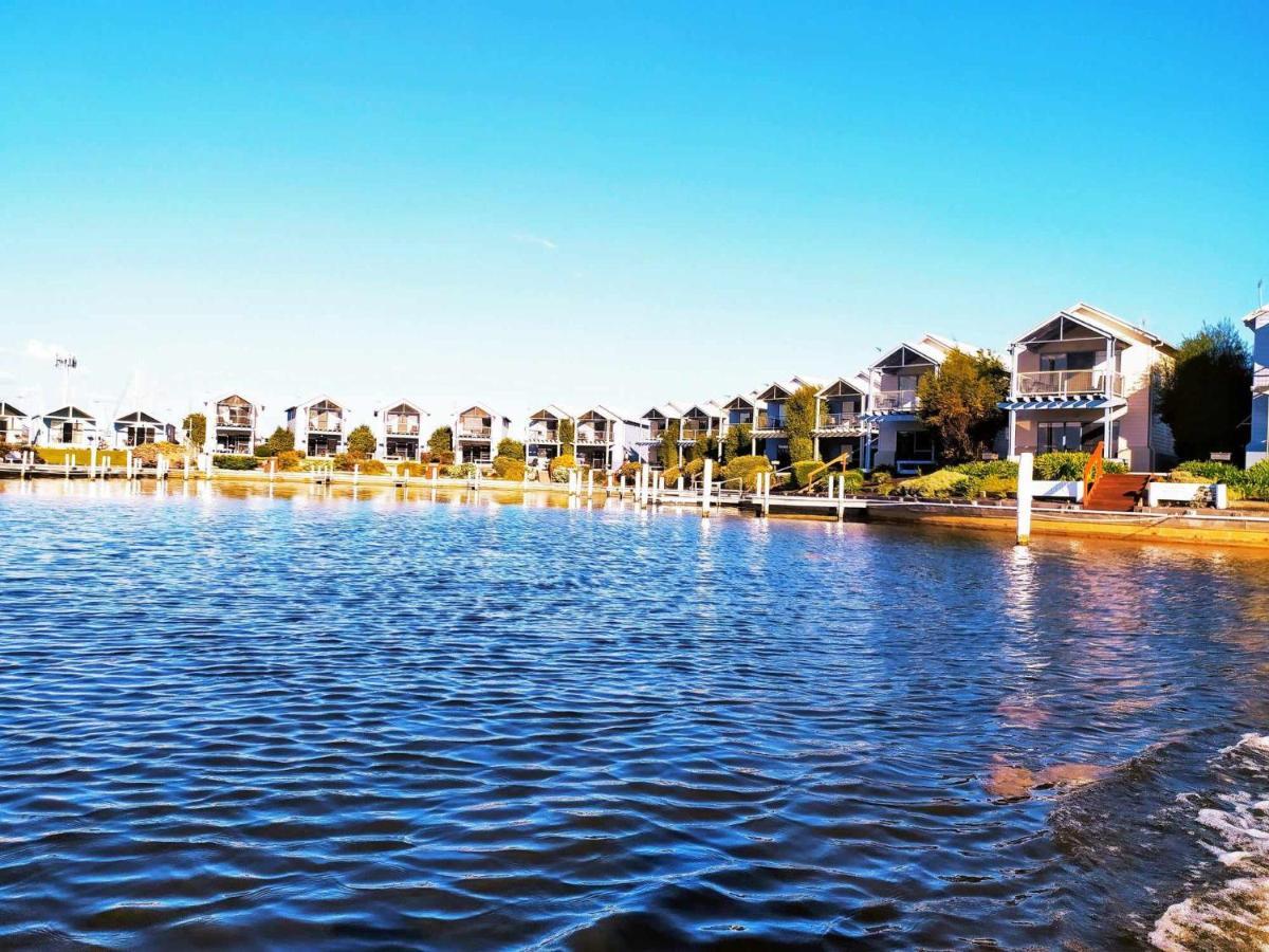 Captains Cove Resort - Waterfront Apartments Пейнсвилл Экстерьер фото